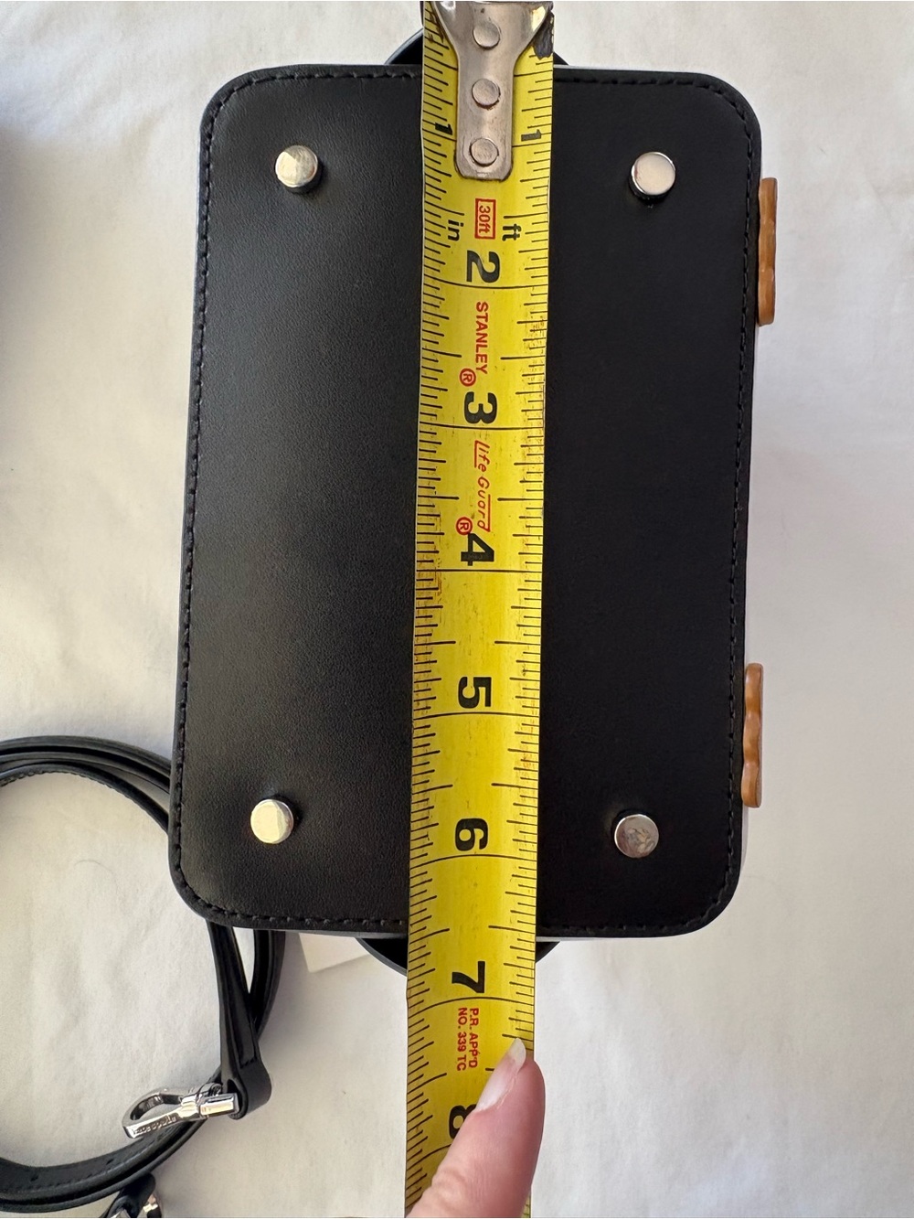 Kate Spade Cute Penguin Frosty Crossbody - Picture 11 of 12